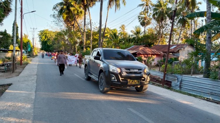 Polisi Hadir di Tengah Semarak HUT ke-73 SMPN 1 Sabu Barat, Jalan Santai Berlangsung Aman dan Lancar
