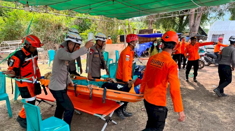 *Hari Ke-6 Pascagempa, Polri Terus Bergerak: Brimob dan Bantuan Logistik Konsisten Dikirim ke NTT*