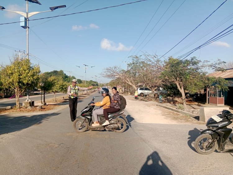 Hadir Sejak Pagi, Satlantas Polres Sabu Raijua Jaga Kelancaran dan Keselamatan Pengguna Jalan