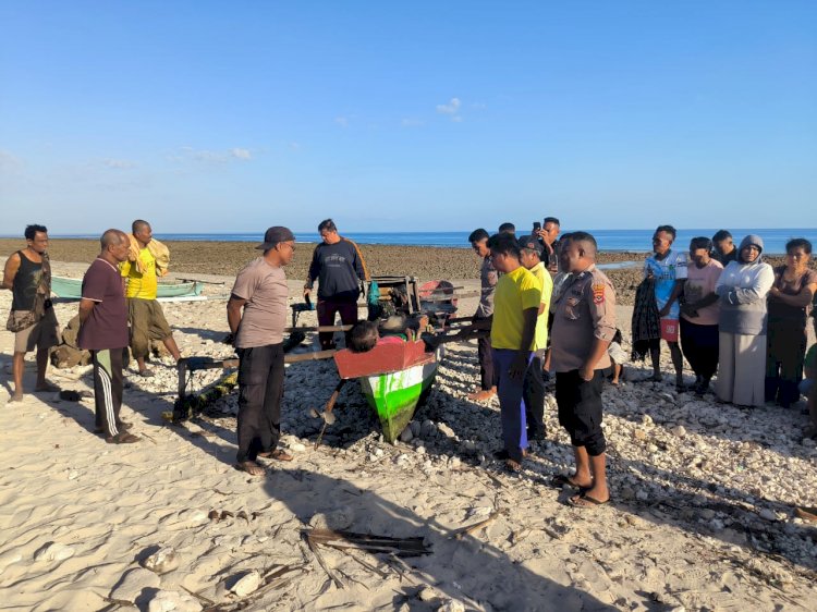 Nelayan Temukan Jenazah di Atas Perahu Motor di Perairan Ujula, Satreskrim dan Polsek Hawu Mehara Lakukan Evakuasi