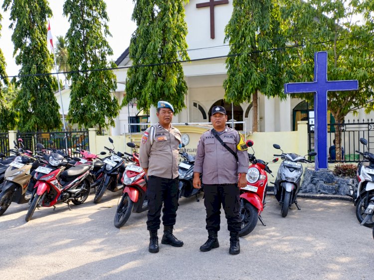 Hadir Beri Rasa Aman, Polsek Sabu Barat Kawal Ibadah Minggu di Gereja Yeruel
