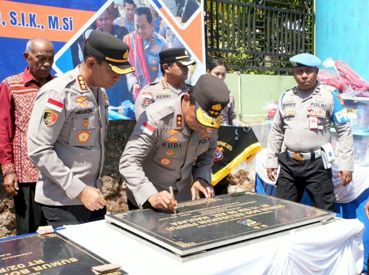 Kapolda NTT Resmikan 8 Titik Sumur Bor di Kota Kupang, Wujud Kepedulian Polri terhadap Kebutuhan Air Bersih Masyarakat.