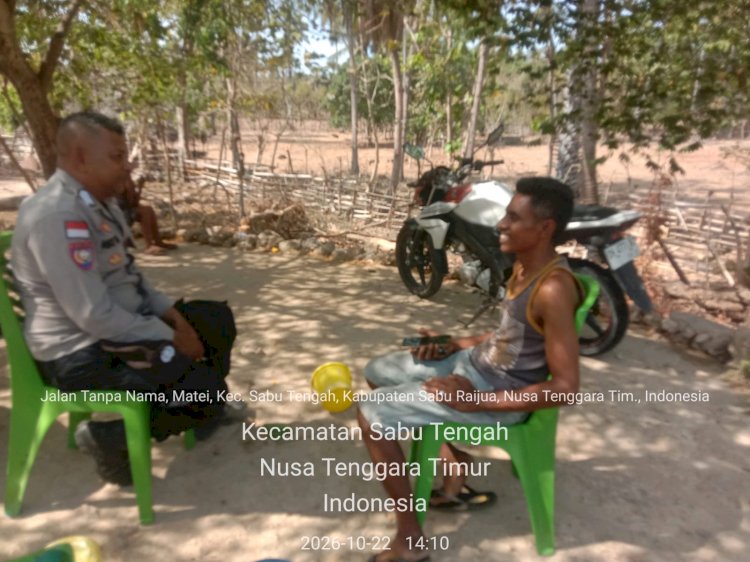 Cegah Kebakaran Bhabinkamtibmas Polsek Sabu Timur Sambangi Warga Desa Matei