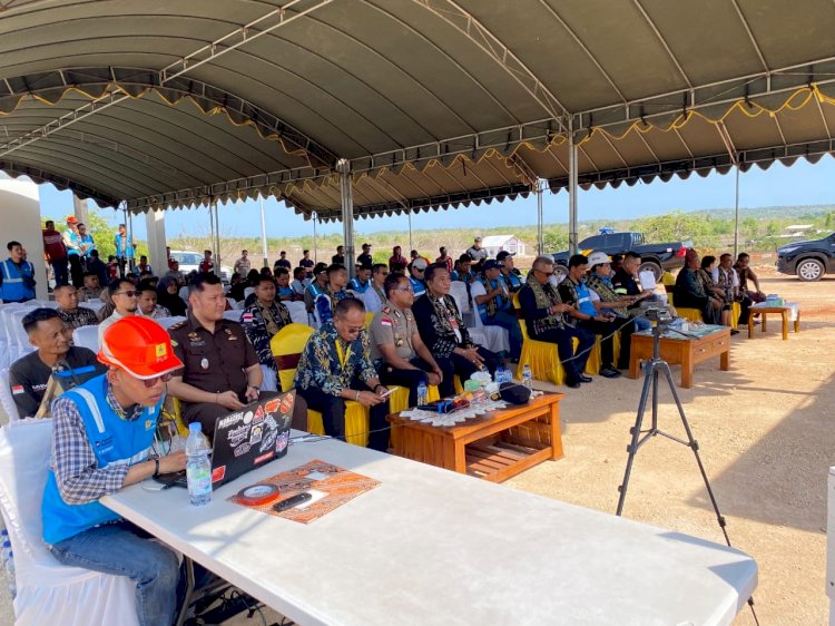 Kapolres Sabu Raijua Hadiri Peresmian Pembangkit Listrik Hybrid PLTD dan PLTS Eilode, Dukung Penguatan Energi di Wilayah Kepulauan