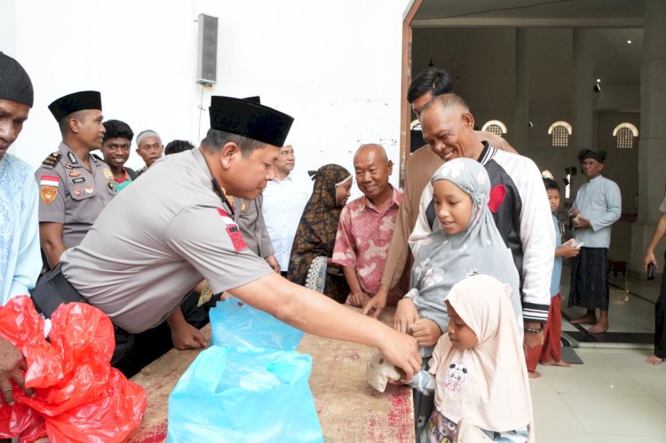 Kapolda NTT Gelar Jumat Keliling, Sapa Masyarakat, Sampaikan Pesan Kamtibmas dan Bagikan Jumat Berkah*