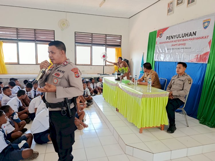 Polisi Peduli pendidikan, Sat Binmas Polres Sabu Raijua Cegah Bullying di SMP Negeri 5 Menia