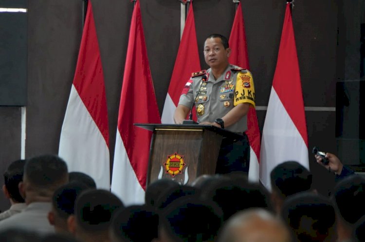 Kapolda NTT Irjen Pol. Reza Arief Dewanto Tekankan Brimob Harus Siap Jadi First Responder, Hadir Memberi Solusi bagi MasyarakatKapolda NTT Irjen Pol. Reza Arief Dewanto Tekankan Brimob Harus Siap Jadi First Responder, Hadir Memberi Solusi bagi Masyarakat